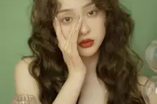 白鹿黑历史被大起底对前辈无礼学历造假发布辱华辱女争议视频